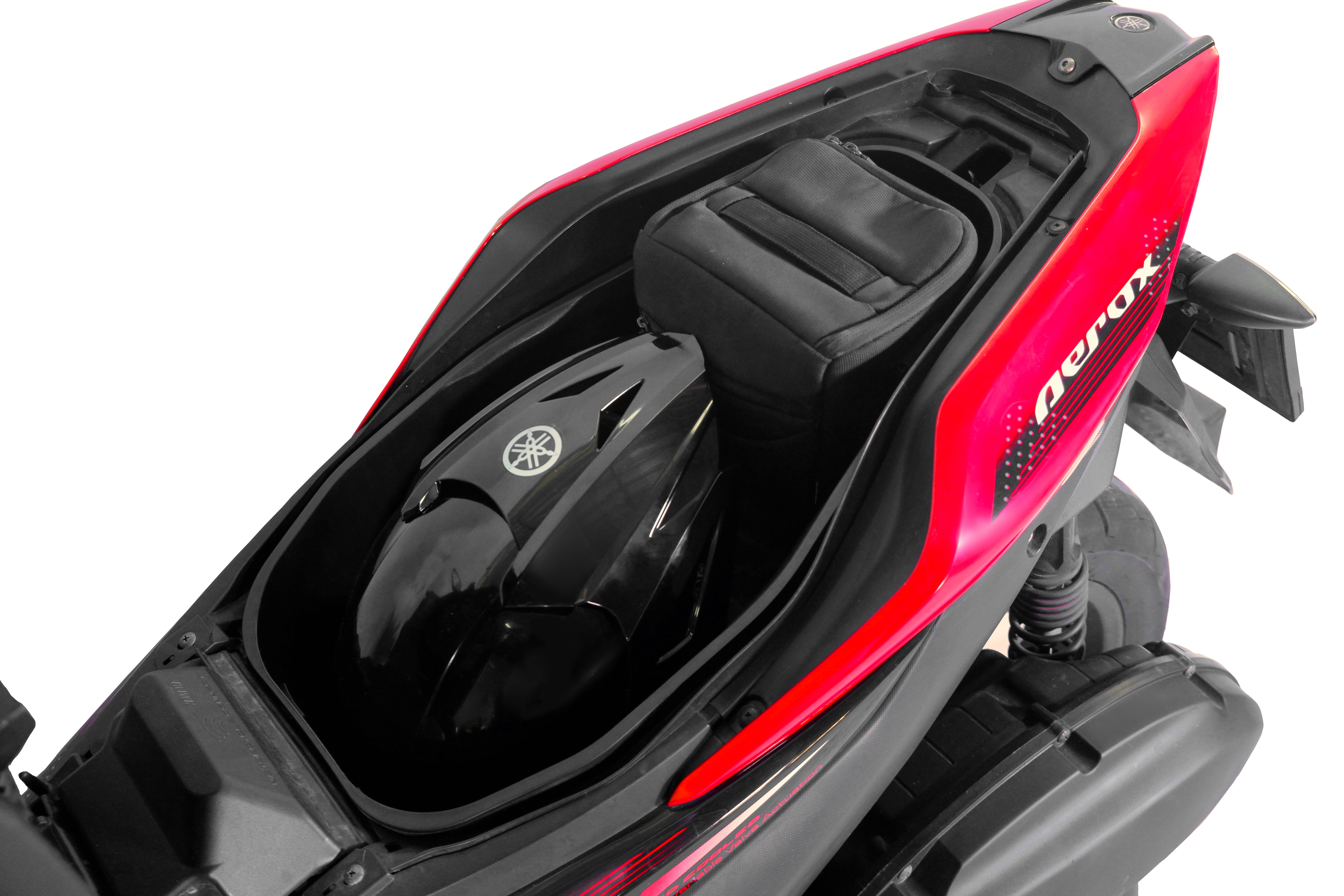 Rent a Yamaha Aerox 155 - photo 3
